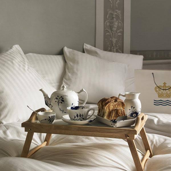Blue Fluted Mega Teapot R398