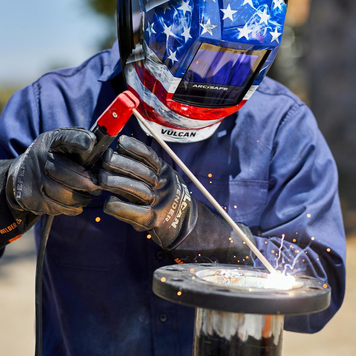 Auto-Darkening Welding Helmet Y55622