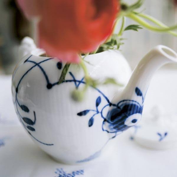 Blue Fluted Mega Teapot R398