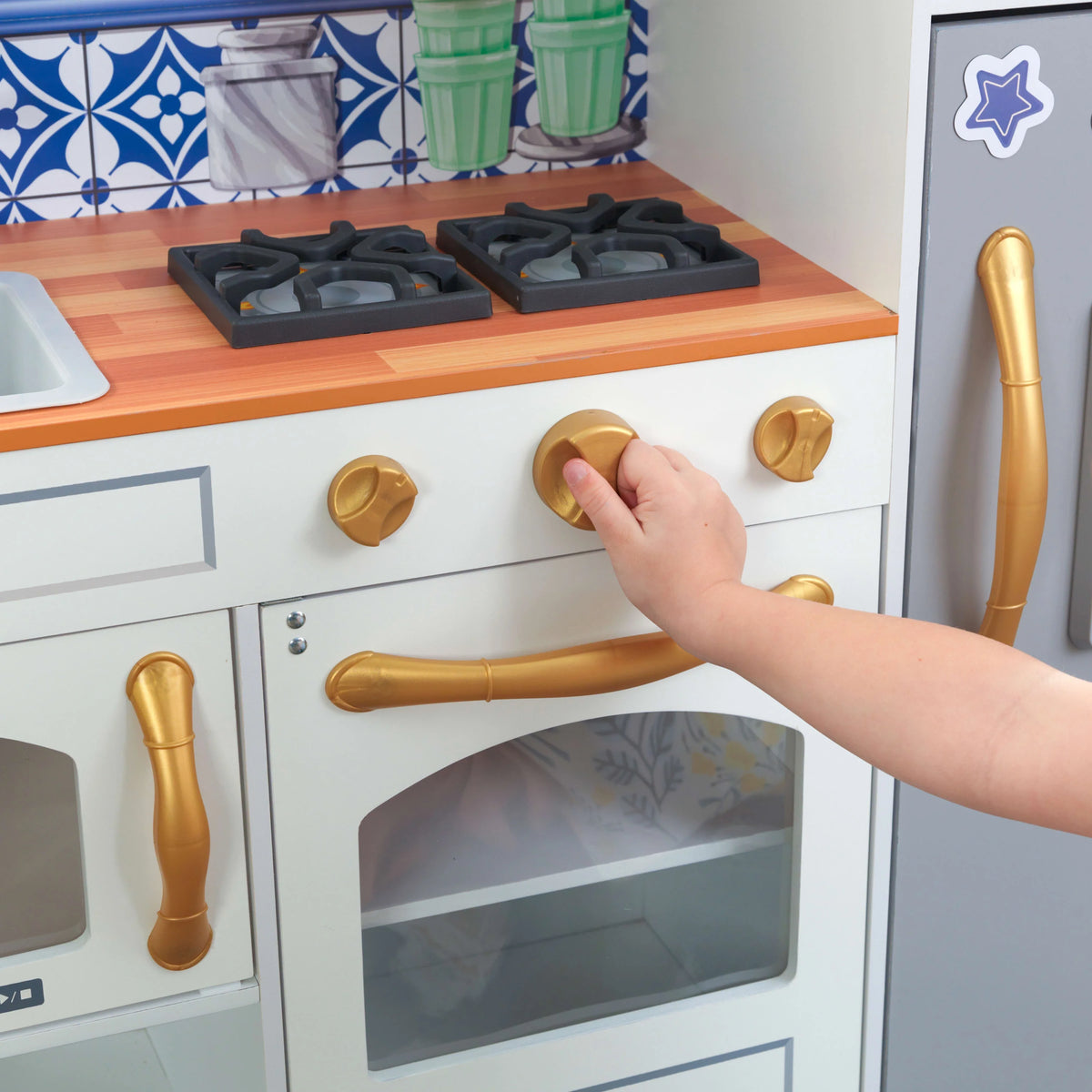 Magnetic Play Kitchen with Sink, Ice Maker & 9 Accessories E600486