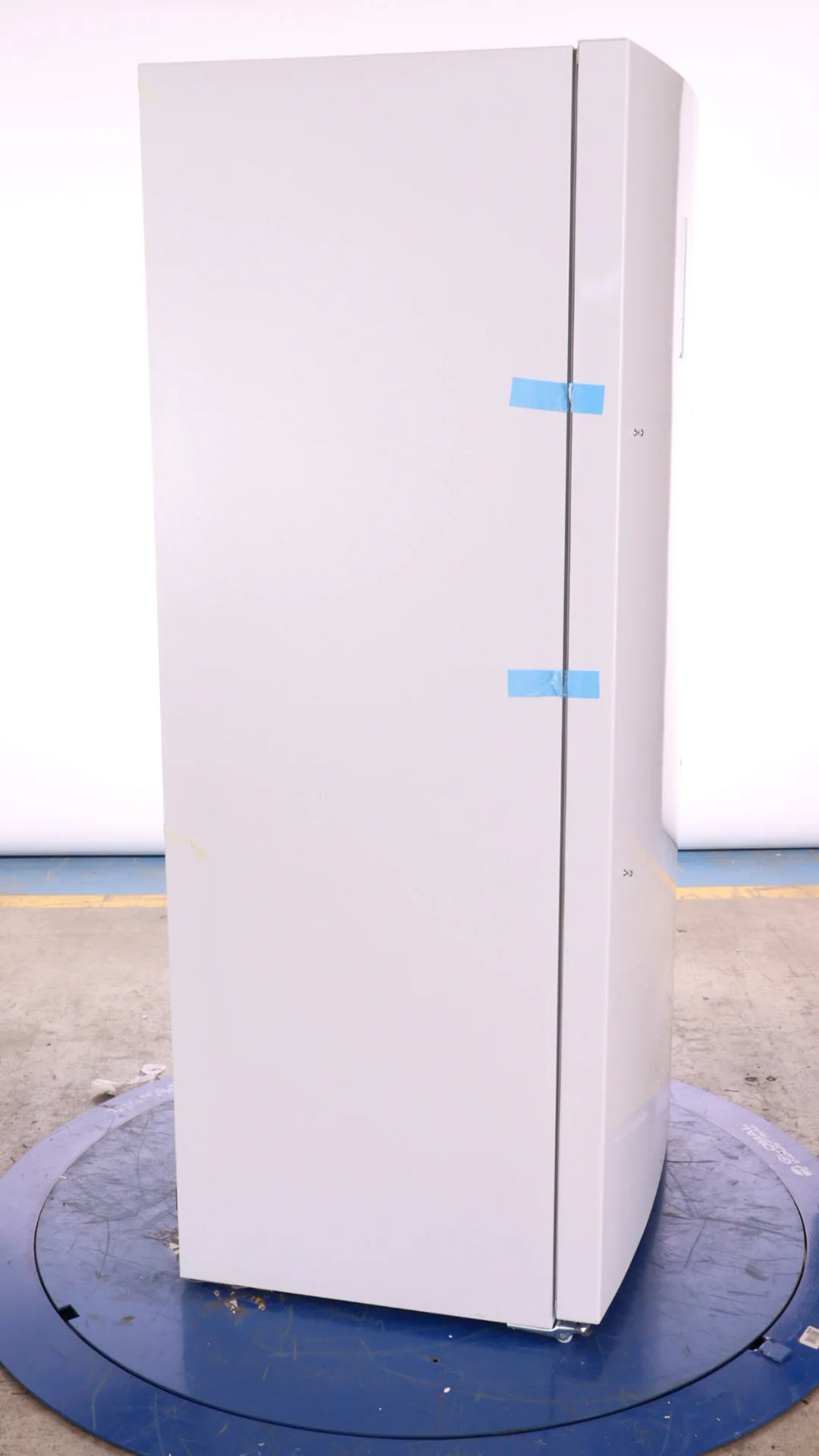 White 20 Cu Ft Single-Door Refrigerator M35900